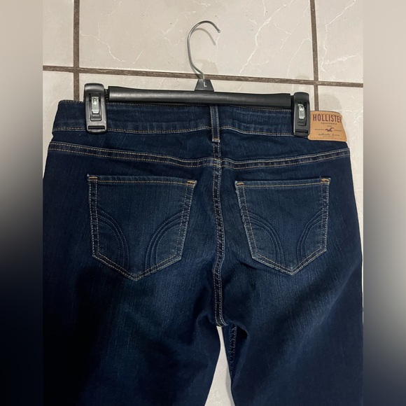 Size 9 R Dark Wash Boot Cut Jeans from Hollister! Like NEW!! - Picture 3 of 7